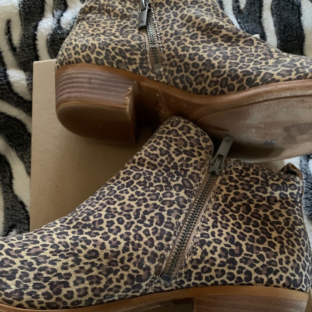 Leopard print bootie